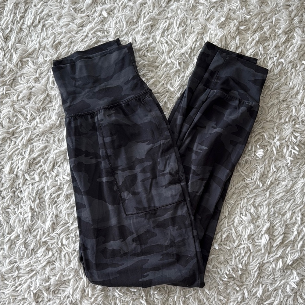 Athleta Gray/Black Salutation Camo Joggers